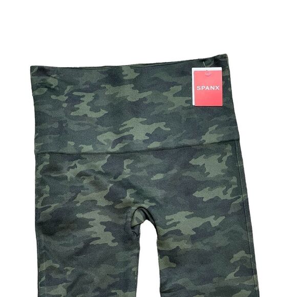 NWT SPANX Look at Me Now Green Camo Leggings Size Medium - Picture 5 of 9